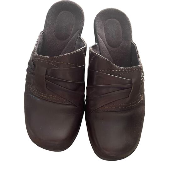 Clarks Women's Size 7 Brown Bendables Leather Slip On Clogs - Picture 2 of 9
